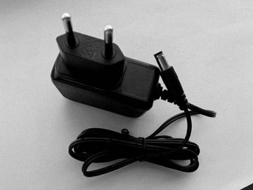 acheter 90 - 264VAC 1A médical bâti de mur d'adaptateur de puissance de 12 volts avec la prise d'UE online manufacture