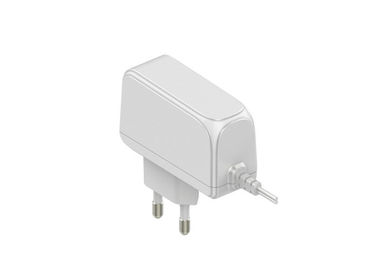 Un bon prix. 90 - prise médicale de KA d'adaptateur de puissance de commutation de l'adaptateur 5V 3A à C.A. 264VAC en ligne