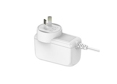Un bon prix. Adaptateur électrique de montage murale P blanc / noir pour la protection contre le courant en ligne