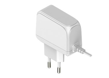 Un bon prix. l'UE de 12V 1.5A branchent l'adaptateur blanc d'alimentation CC À C.A. pour l'appareil de boîtier décodeur en ligne