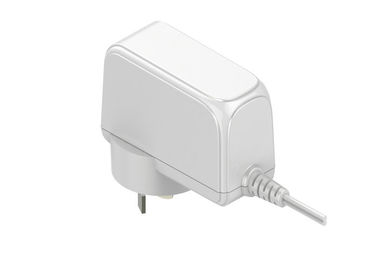 Un bon prix. Adaptateur d'alimentation CC À C.A. 240VAC de l'universel 120, C.A. de 12V 2A à l'adaptateur d'alimentation CC en ligne