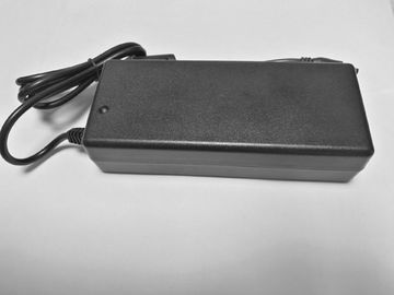 Un bon prix. 90 C.A. de bureau d'adaptateur de puissance d'ordinateur portable de -264V 12V 6A - universel noir de C.C en ligne