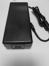 Un bon prix. adaptateur de puissance de commutation de 12V 5A 60W avec la corde à C.A. 1.2m/1.5m/1.8m en ligne