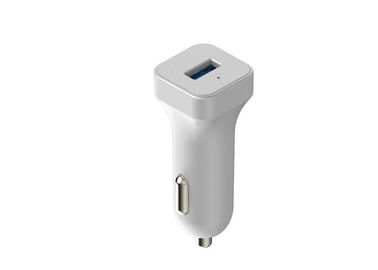 Un bon prix. Adaptateur blanc de chargeur de voiture d'USB de port simple avec USB micro 5V 2.4A en ligne