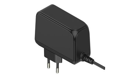 Un bon prix. adaptateur universel de C.C/à C.A. d'adaptateur de courant alternatif De 12V 3A pour le routeur avec le certificat d'UL en ligne
