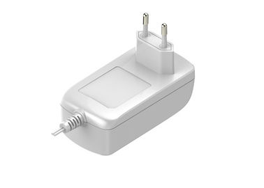 Un bon prix. Adaptateur de bâti de mur de commutation à C.A. de la prise 12V 36W d'UE universel dans la couleur noire en ligne