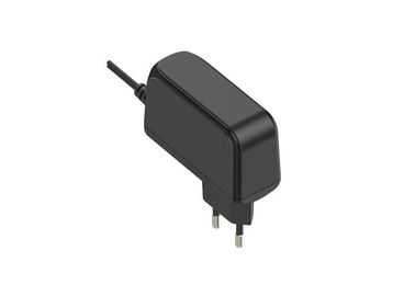 Un bon prix. L'UE branchent l'adaptateur universel de courant alternatif Avec 2 bornes, adaptateur de puissance de 12v 1500ma en ligne