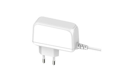 Un bon prix. alimentation d'énergie blanche de commutation de bâti de mur d'adaptateur d'alimentation CC À C.A. 18W avec la prise d'UE en ligne