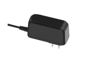 Un bon prix. 12 volts D'adaptateur universel 1A - 1.5A de courant alternatif avec la prise des USA pour l'Amérique du Nord en ligne