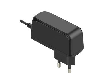 Un bon prix. UE 18W branchent l'efficacité universelle de la classe 6 d'Energy Star de couleur de noir d'adaptateur de courant alternatif en ligne