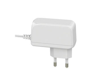 Un bon prix. Le kc a délivré un certificat l'adaptateur universel de chargeur de C.C à C.A. de l'adaptateur 12V 1.5V de courant alternatif en ligne