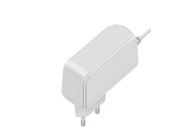 Un bon prix. à C.A. 600ma bâti universel de mur 12V d'adaptateur blanc de C.C pour le remplissage de téléphone en ligne