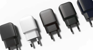Un bon prix. 5V 1A/2.1A/2.4A choisissent le remplissage rapide de double d'USB adaptateur universel à C.A. en ligne