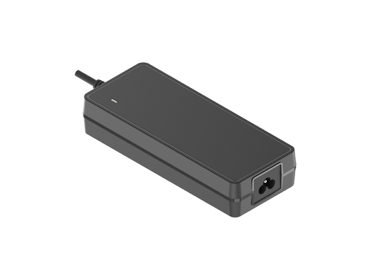 Un bon prix. Adaptateur de bureau avec une tension de sortie de 5 à 52 A et un rendement ≥ 85% UL/CUL/TUV/GS/CE/CCC en ligne